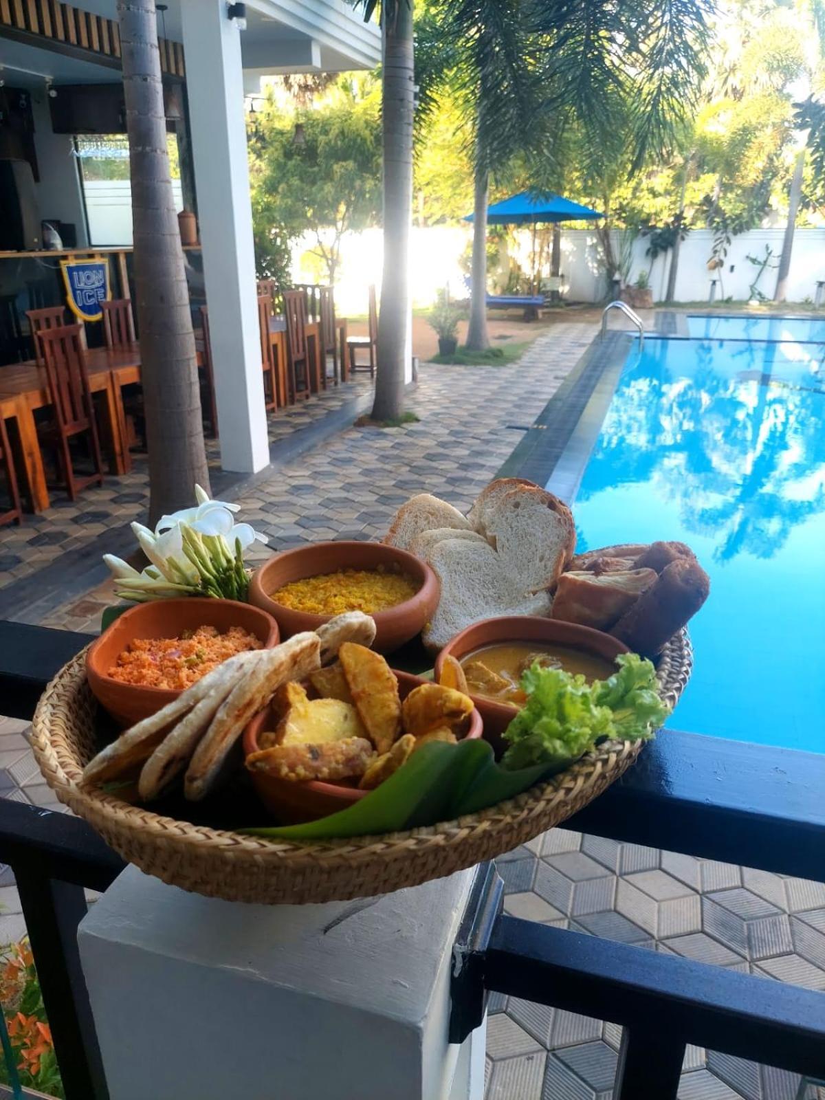 J7 Villaj Resort Trincomalee Exterior foto